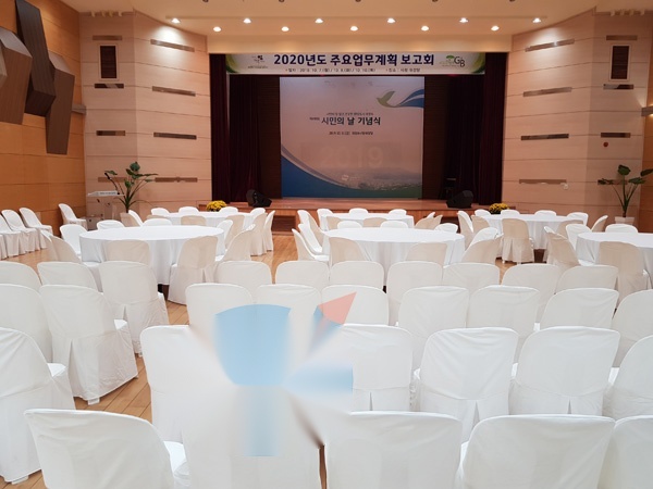 야외 원형 및 원탁 테이블 대여 이미지
