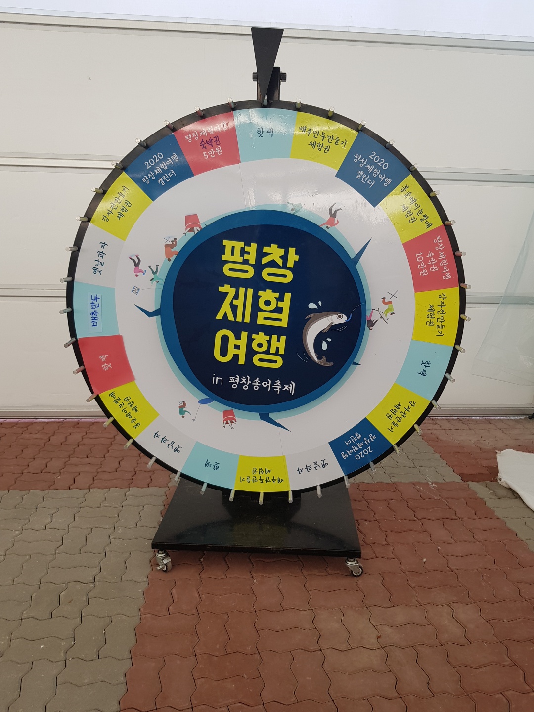 행사장 초대형룰렛,인생네컷 사진기 대여 이미지