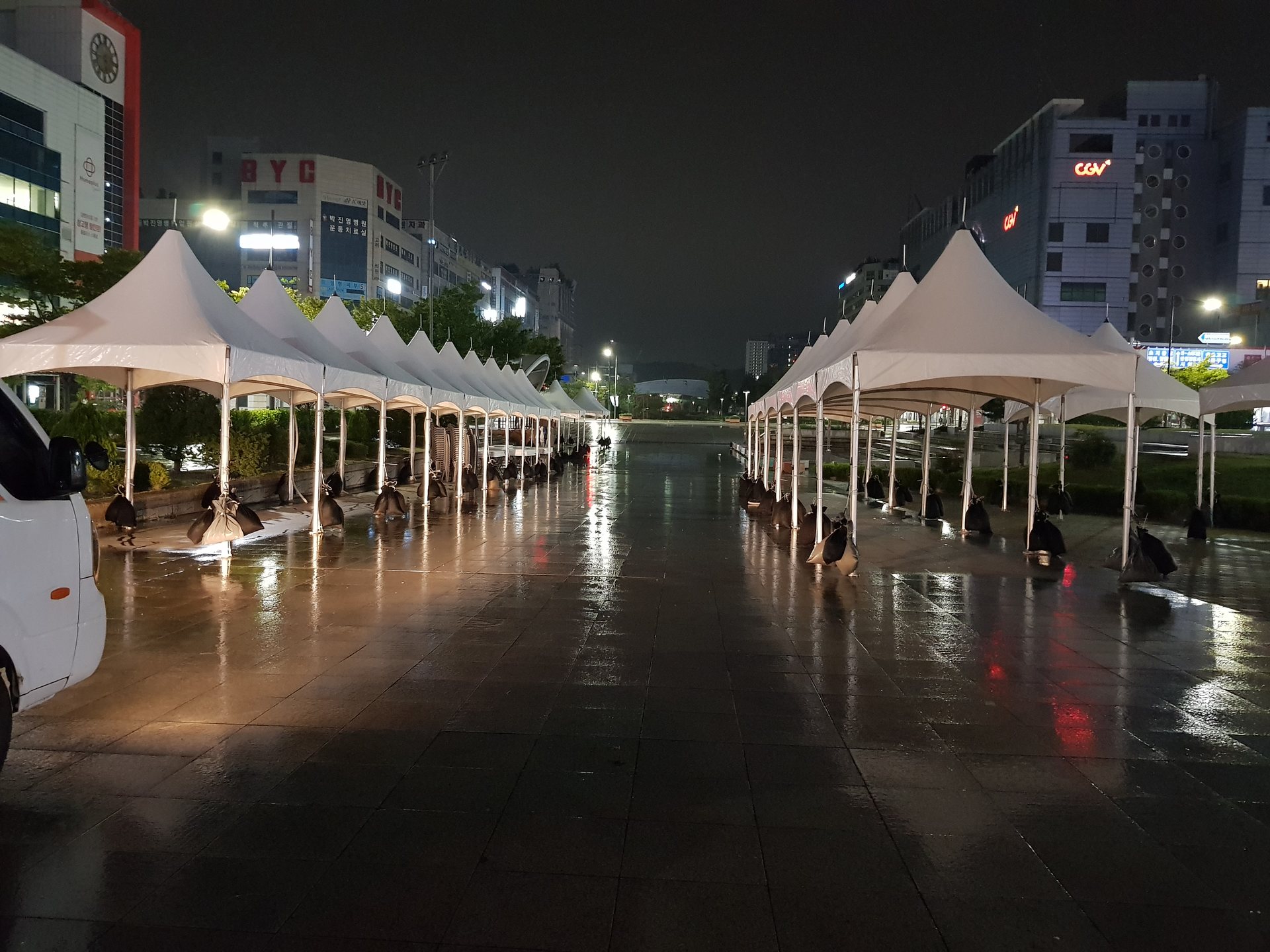 야간 야외행사 캐노피 설치 현장 사진 4