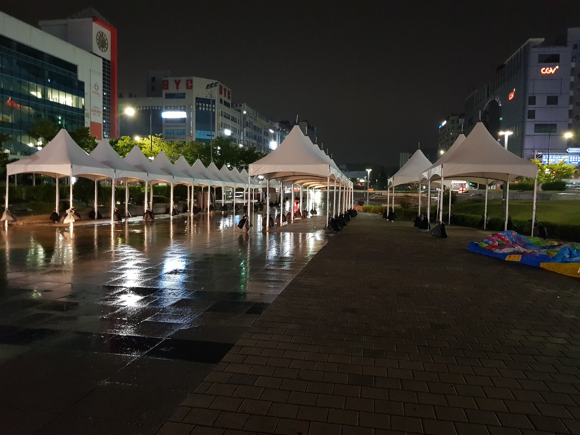 야간 야외행사 캐노피 설치 현장 사진 5